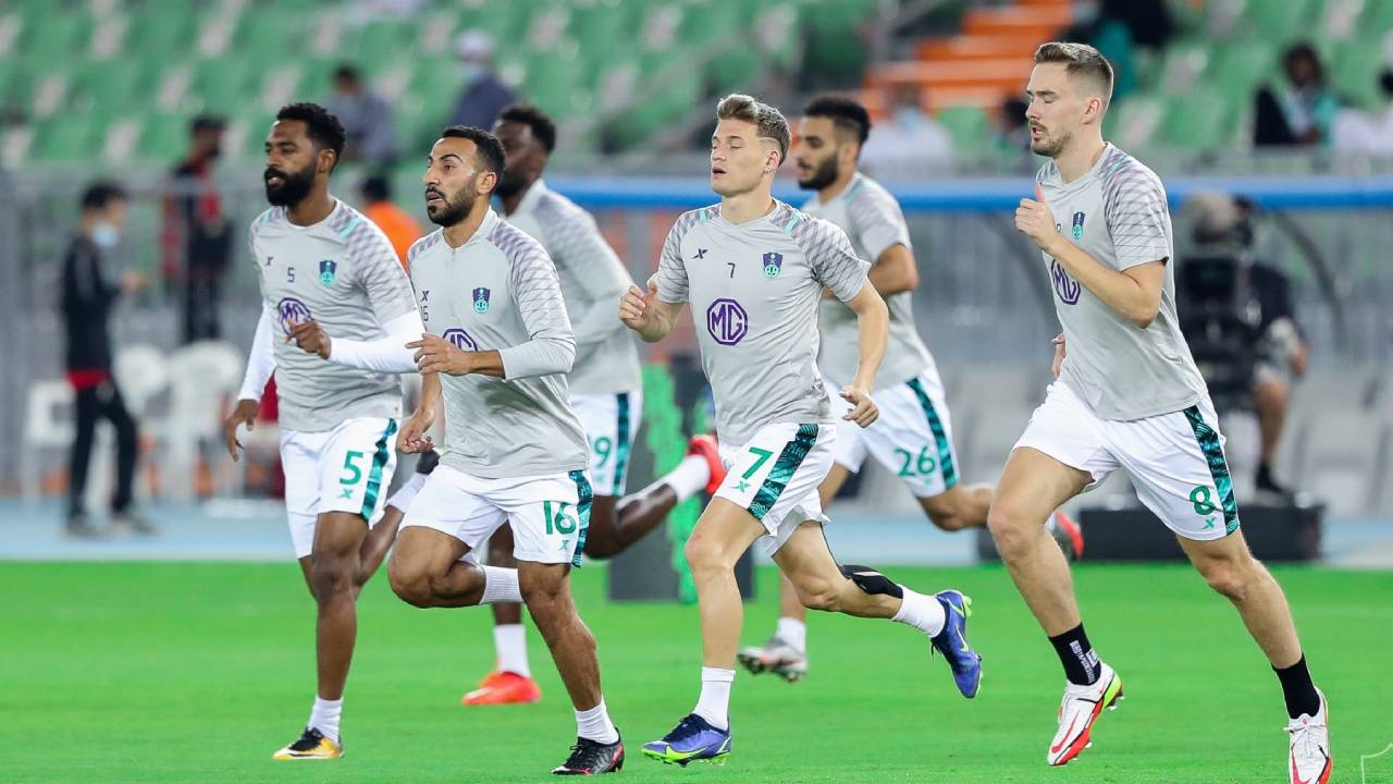 موسى مرزوق: الأهلي يتعرض لمؤامرة مشينة ورحيل العويس وغريب مؤكد