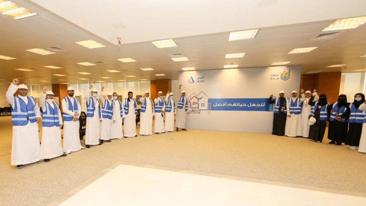 موظفو وموظفات «العربي الوطني» يتطوعون لترميم وصيانة منازل الأسر المتعففة بجدة