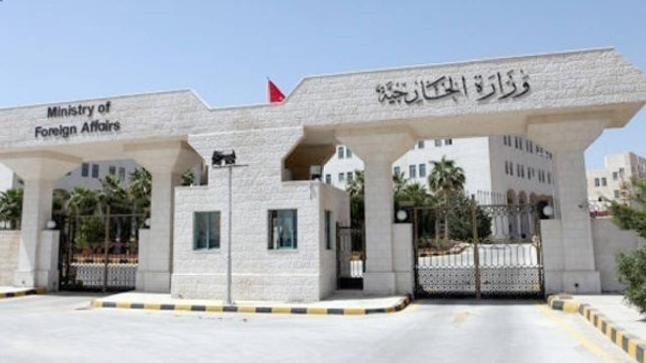طالب بإخلاء سبيلها.. الأردن يدين القرصنة الحوثية على سفينة شحن إماراتية