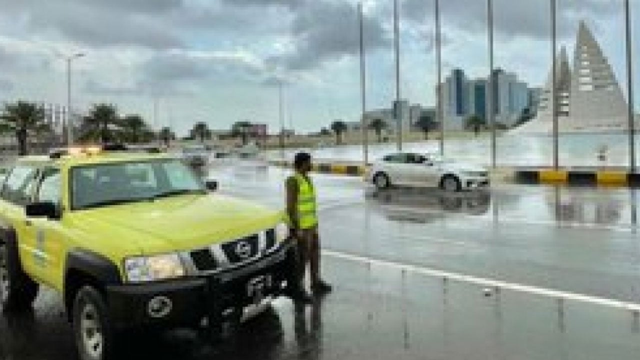 الدفاع المدني ينوه باتباع الإرشادات بشأن الحالة المناخية في جازان