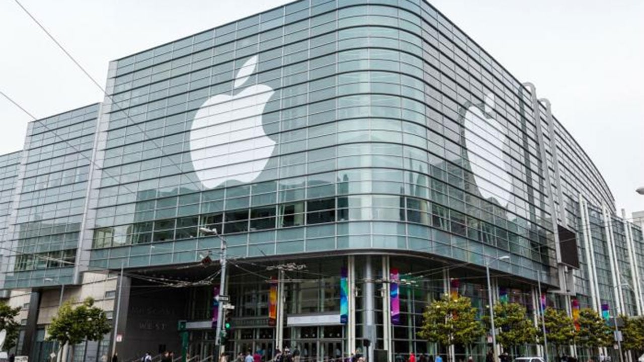 Apple أول شركة في العالم تصل قيمتها السوقية إلى 3 تريليونات دولار