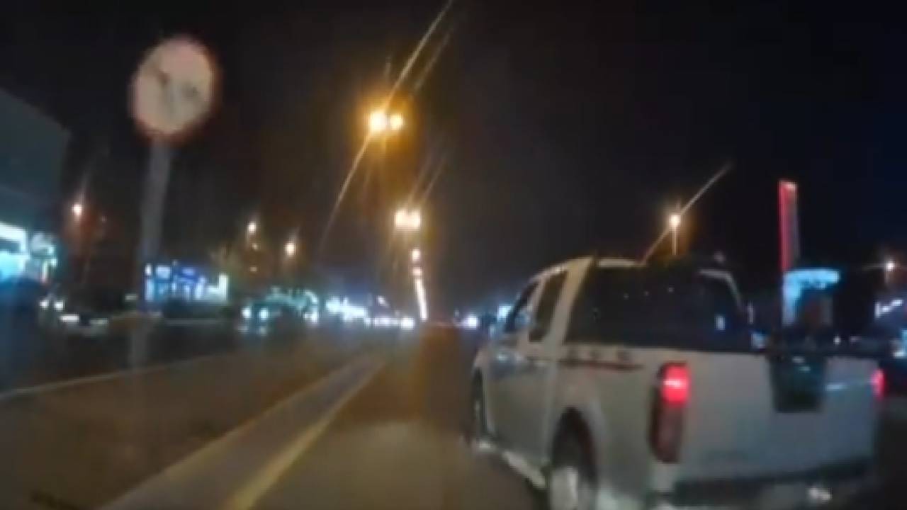 قائد مركبة يقود بطريقة مخالفة على أحد طرق جدة.. والمرور يتفاعل