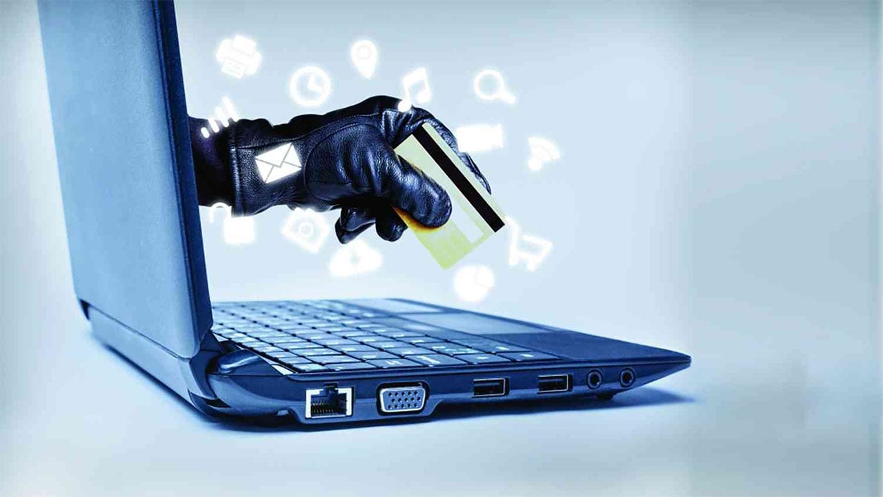 الاحتيال يدفع «التجارة» لإغلاق 40 حسابًا بمواقع التواصل