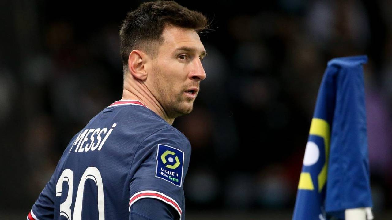 ميسي ينجو من فخ «كورونا» قبل اختبار ليون