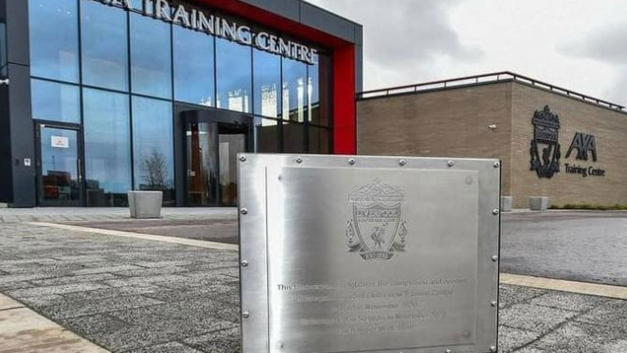 ليفربول يغلق مقر التدريبات بسبب «كورونا».. وتأجيل موقعة أرسنال