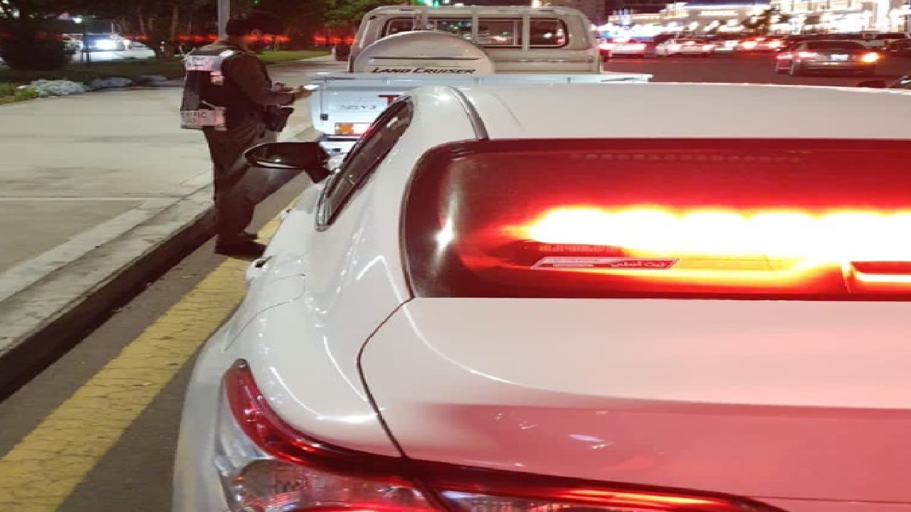 ضبط قائد مركبة تورَّط في ارتكاب والترويج لمخالفة مرورية بالطائف