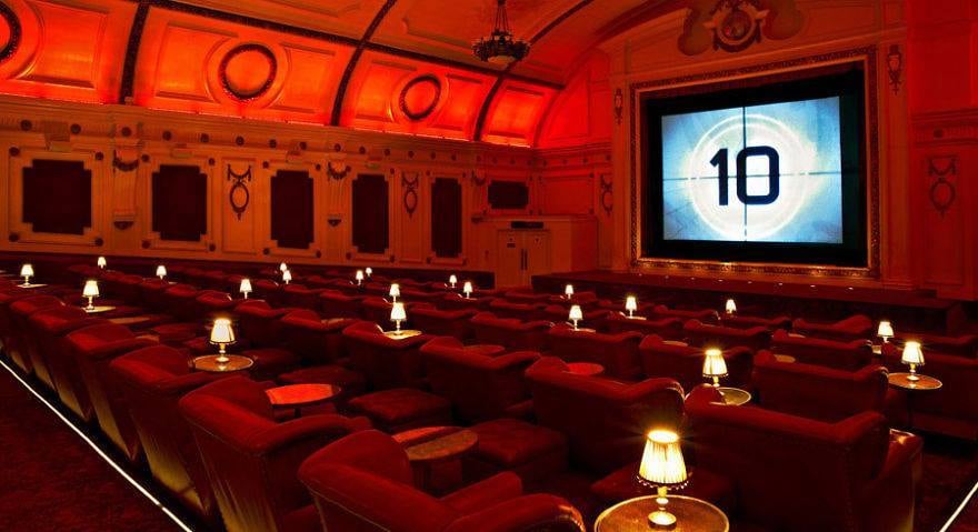 اتفاقية شراكة لتشغيل صالات سينما بجميع المناطق