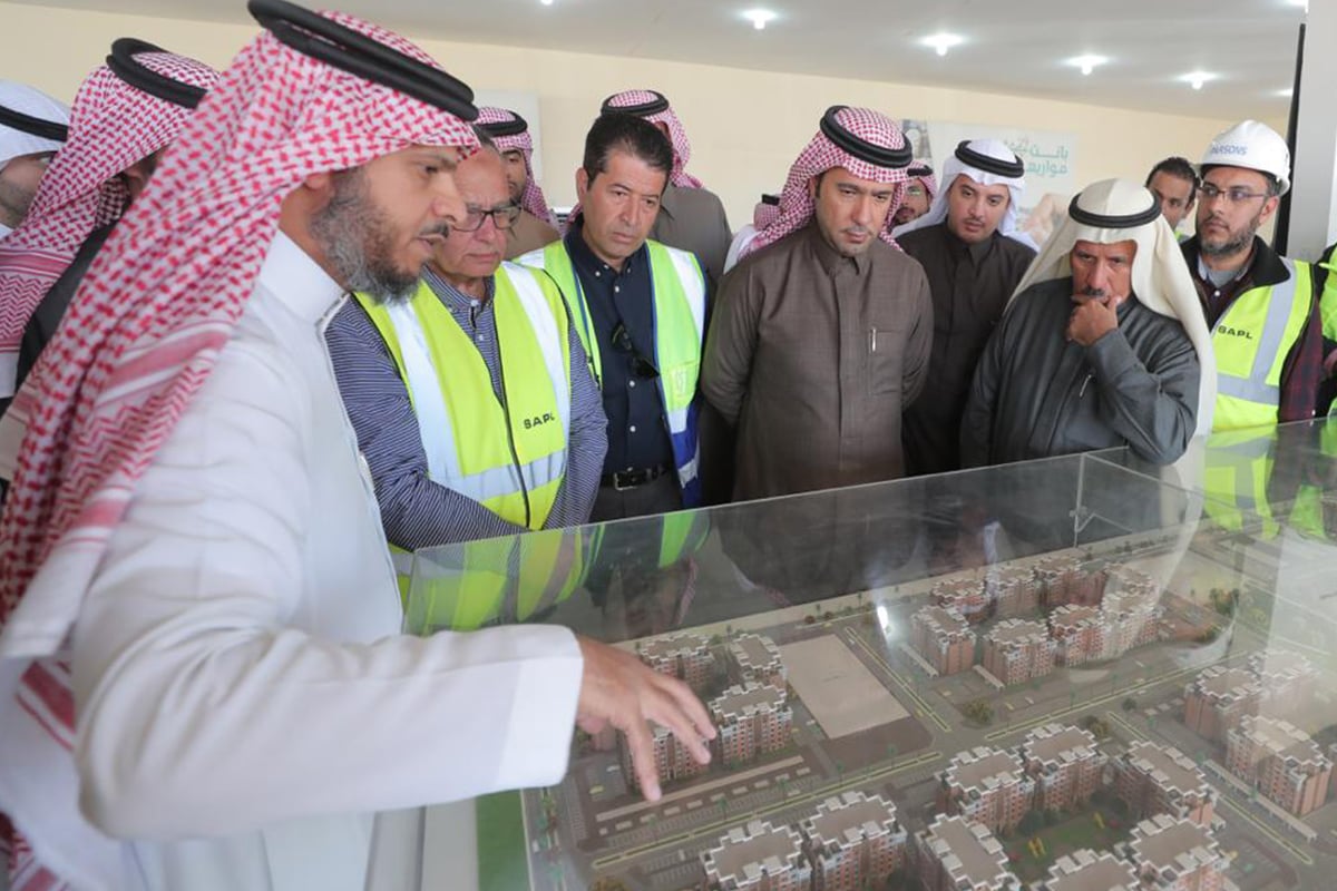 بالصور.. وزير الإسكان يوجّه ببدء تسليم وحدات مشروعي تلال أبها والخميس العام الجاري