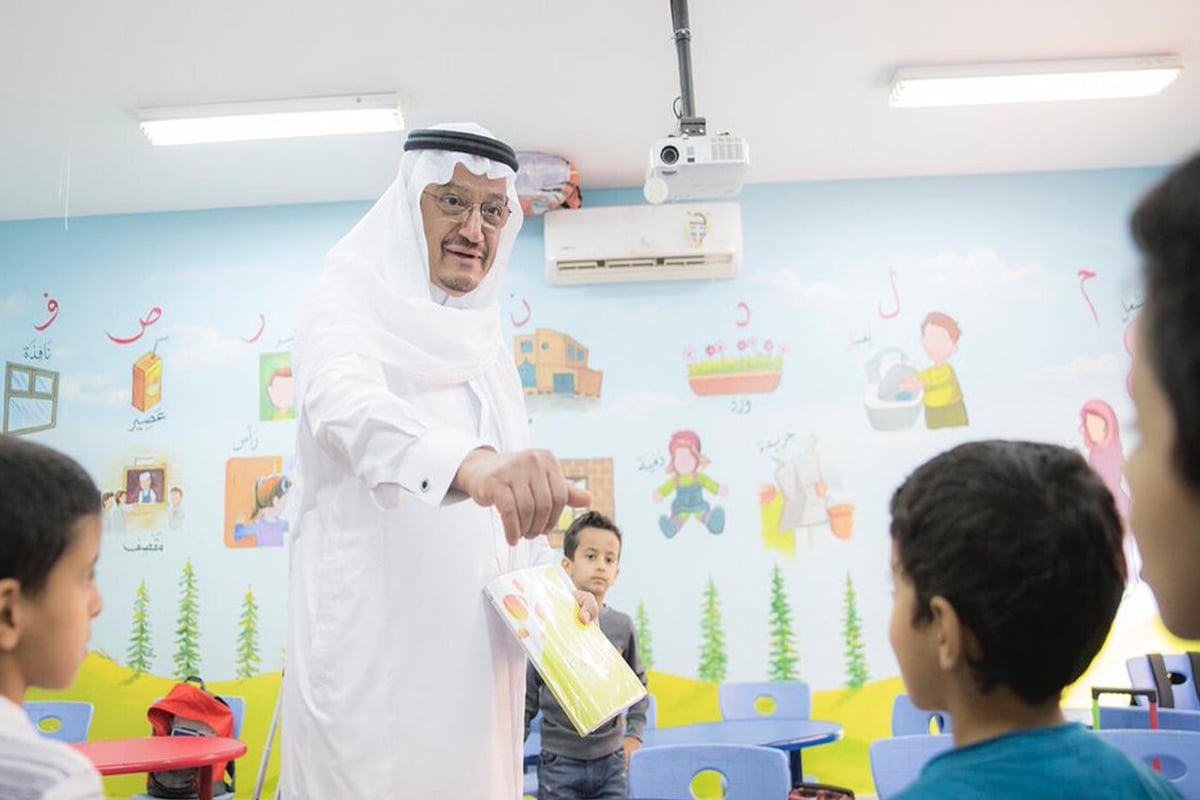 أول تعقيب لوزير التعليم بعد تفقّد اختبارات «TIMSS»