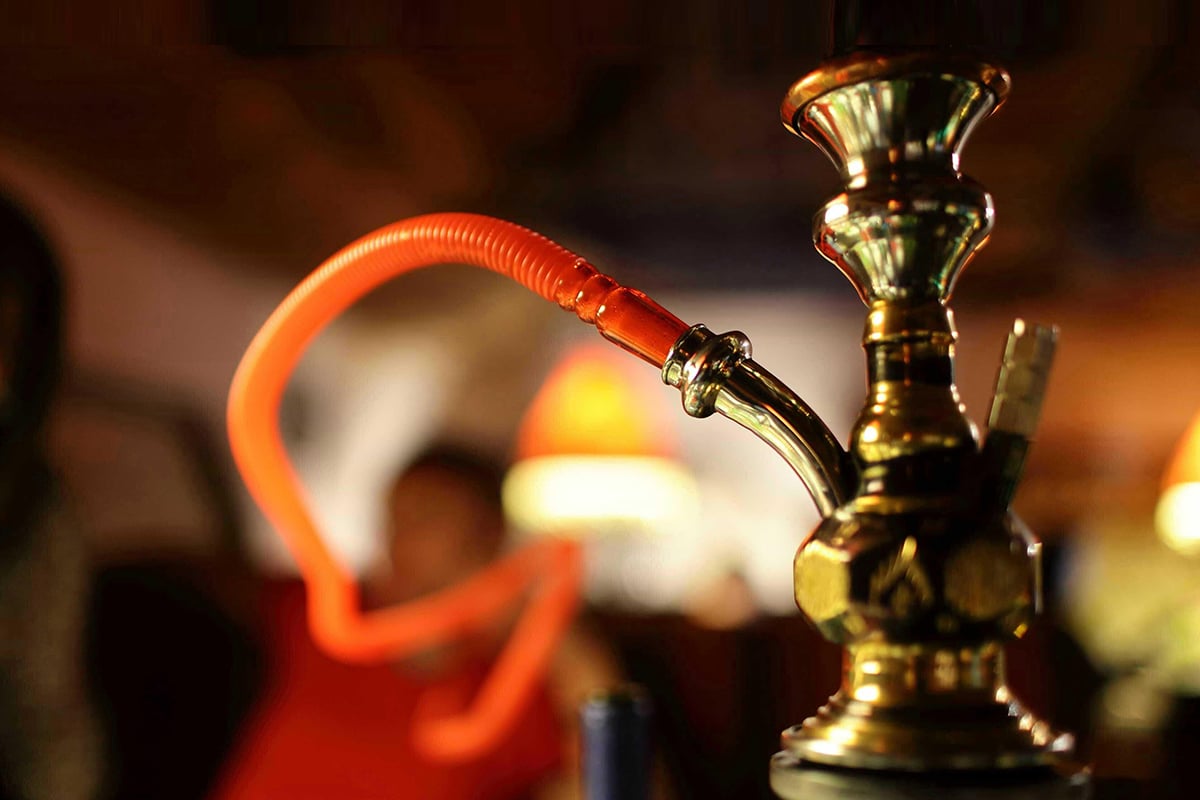 «عاجل» تنشر ضوابط ورسوم تراخيص المقاهي والمطاعم لتقديم الشيشة والتبغ داخل وخارج المدن