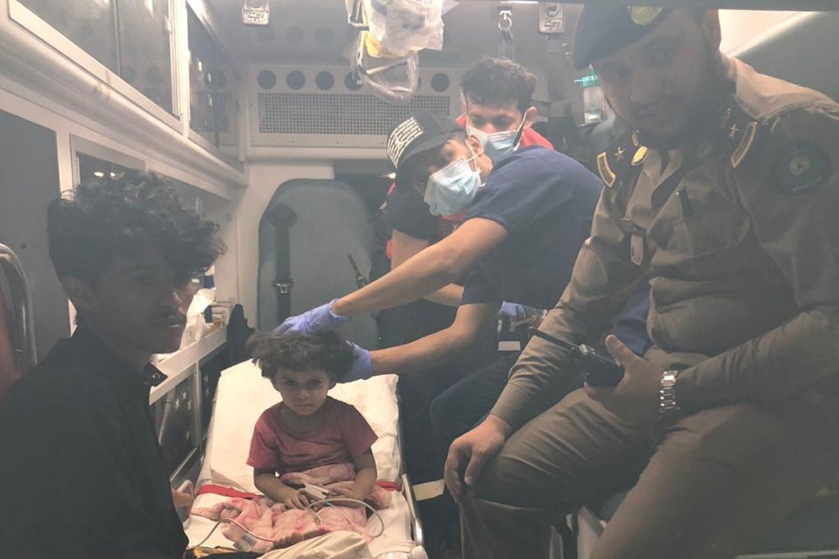بالصور.. إنقاذ طفلة سعودية احتُجزت بين جدارين يفصل بينهما 15 سم