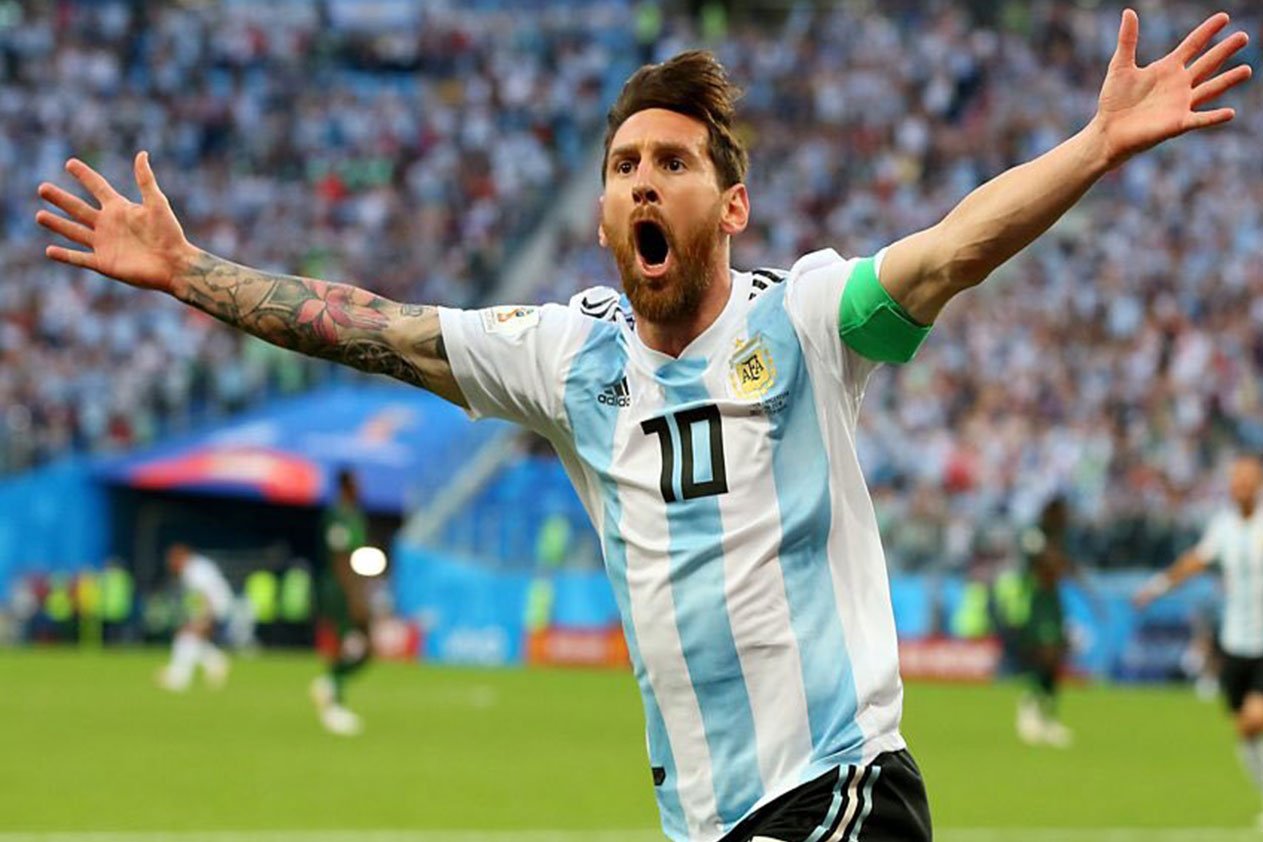 أسطورة منتخب الأرجنتين يتهم ميسي بالأنانية