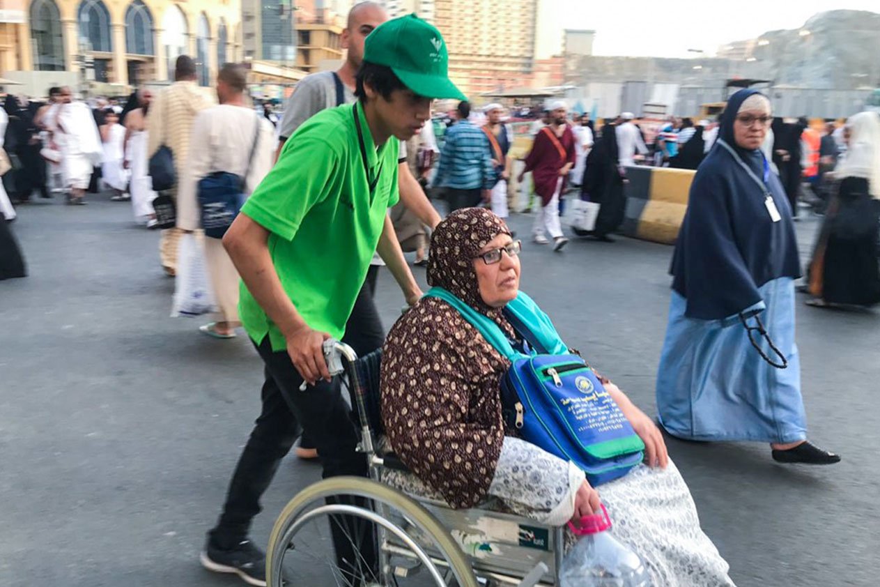 بالصور.. 2500 طالب يقدمون 160 ألف ساعة تطوعية بمكة ومطار جدة
