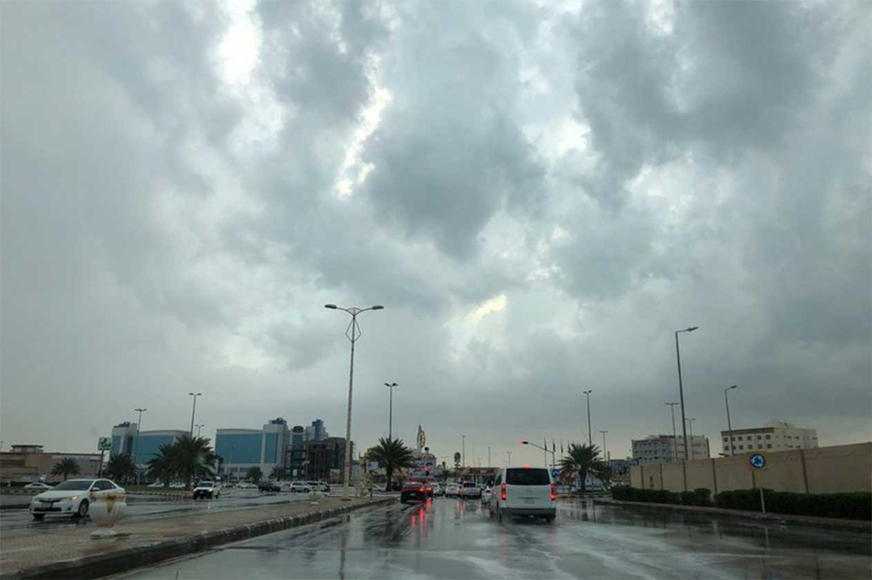 أمطار وسحب رعدية على 7 مناطق بالمملكة اليوم