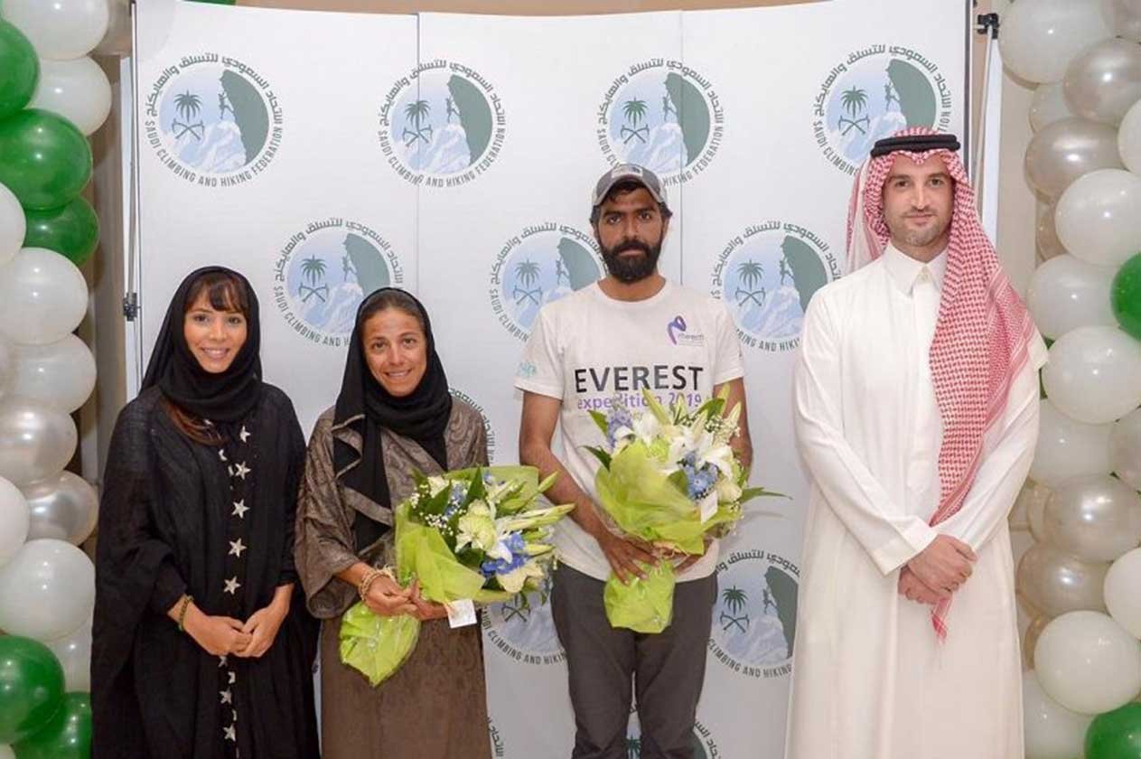 رئيس اتحاد التسلق والهايكنج يستقبل سعودييْن وصلا أعلى قمة جبل إفرست