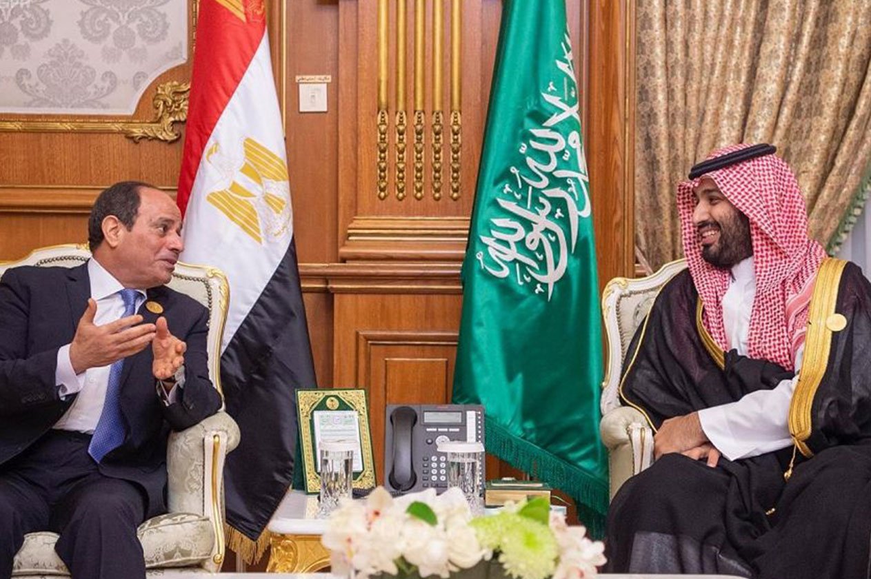 ولي العهد يلتقي الرئيس المصري على هامش «القمة الإسلامية»