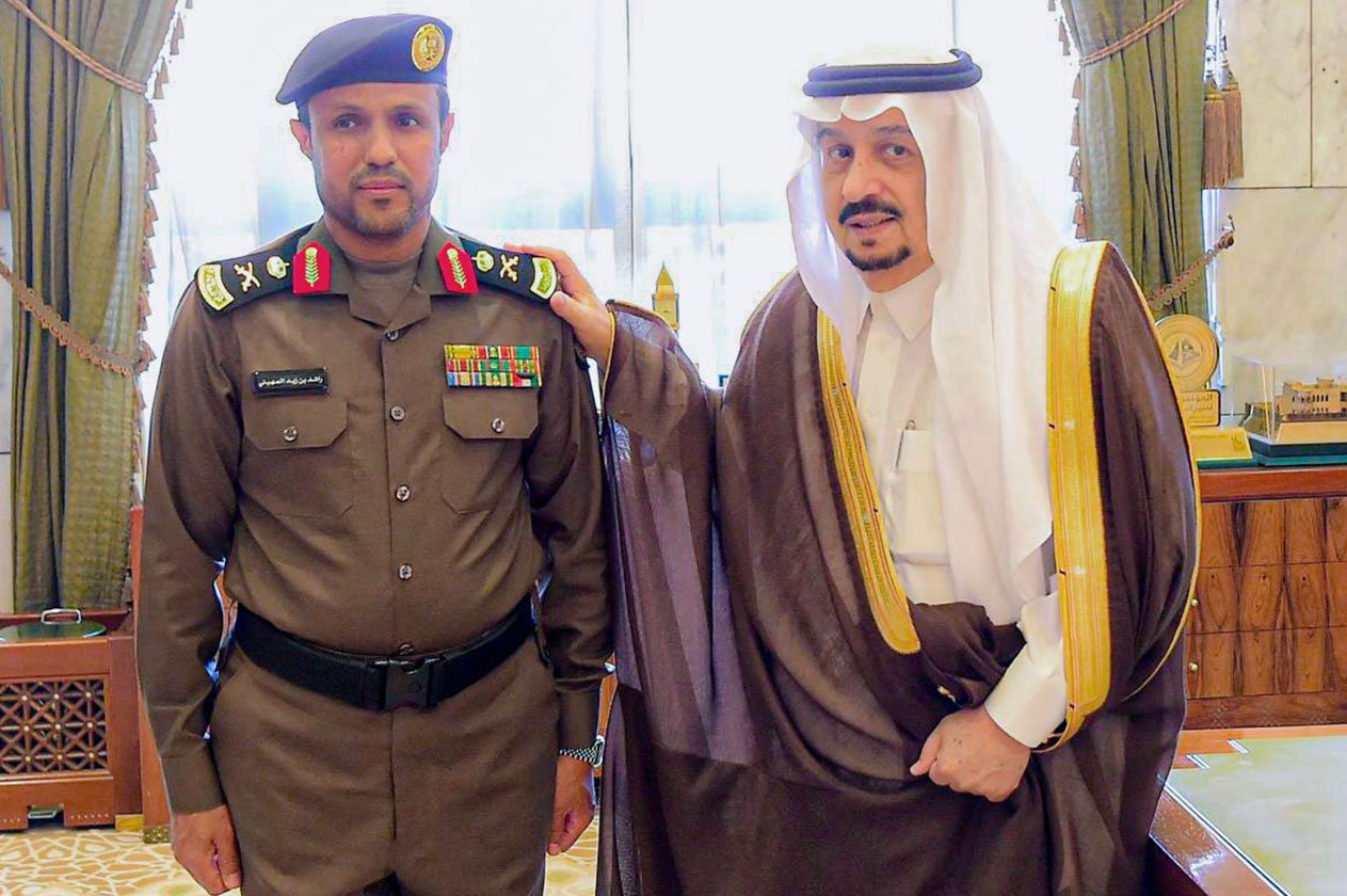أمير الرياض يقلد نائب مدير شرطة المنطقة رتبته الجديدة