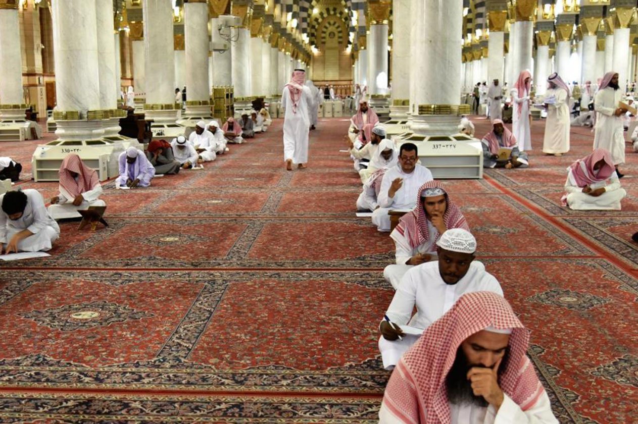كلية المسجد النبوي تعلن مواعيد التسجيل للطلاب والطالبات