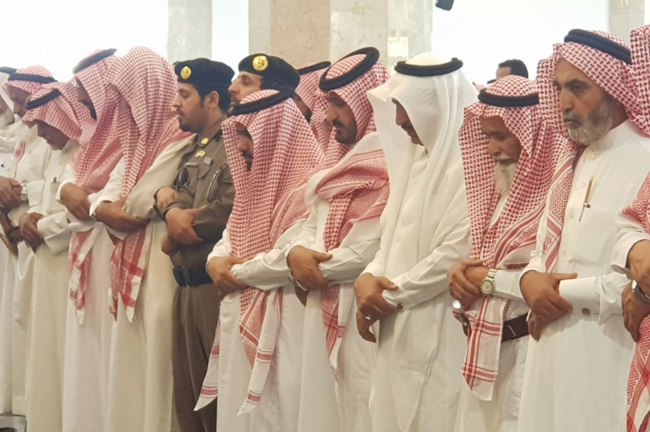 محافظ ظهران الجنوب ينقل تعازي القيادة لذوي الشهيد الوادعي
