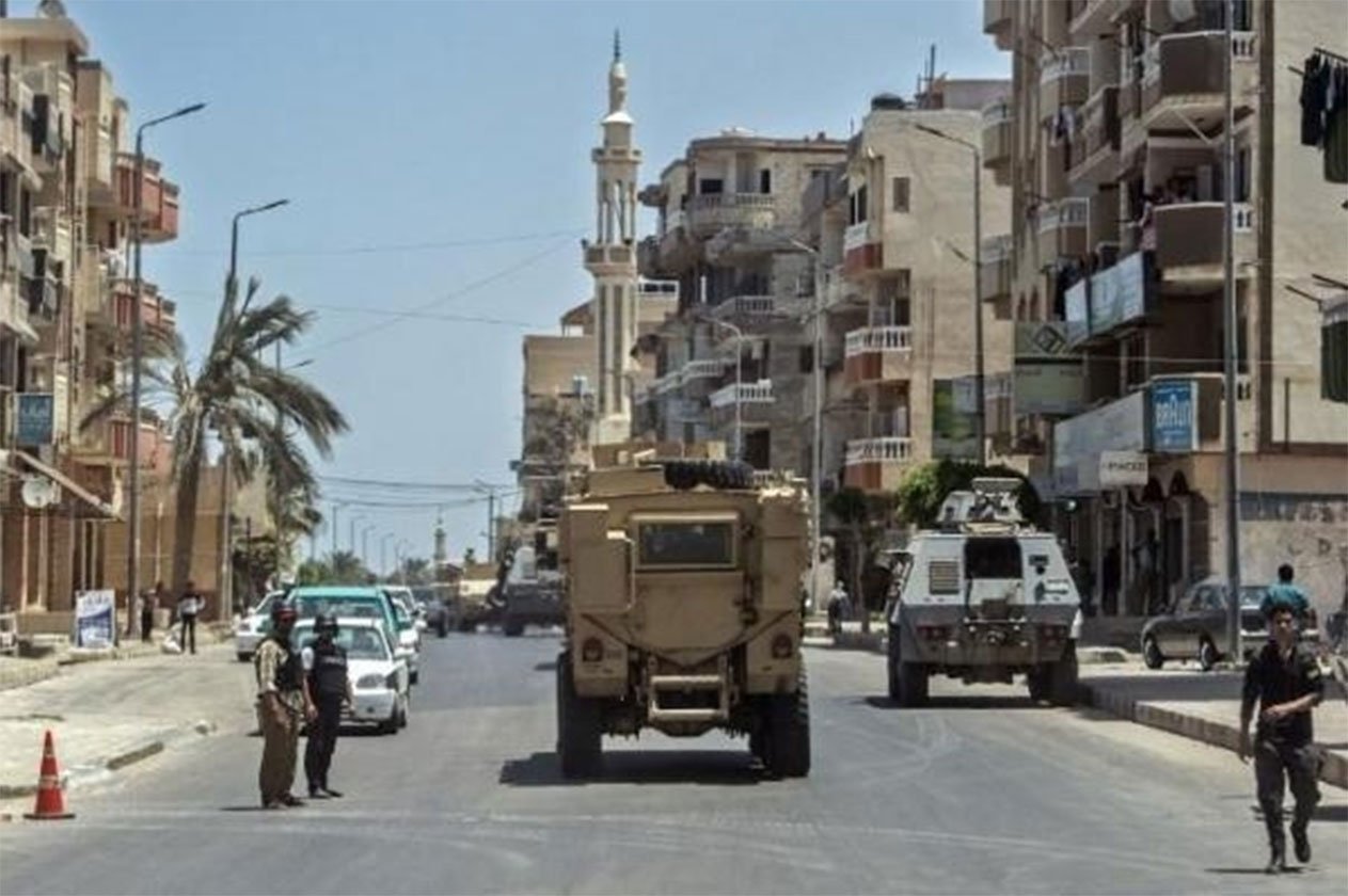 مقتل 7 مصريين جراء سقوط قذيفة مجهولة المصدر على منزل في العريش