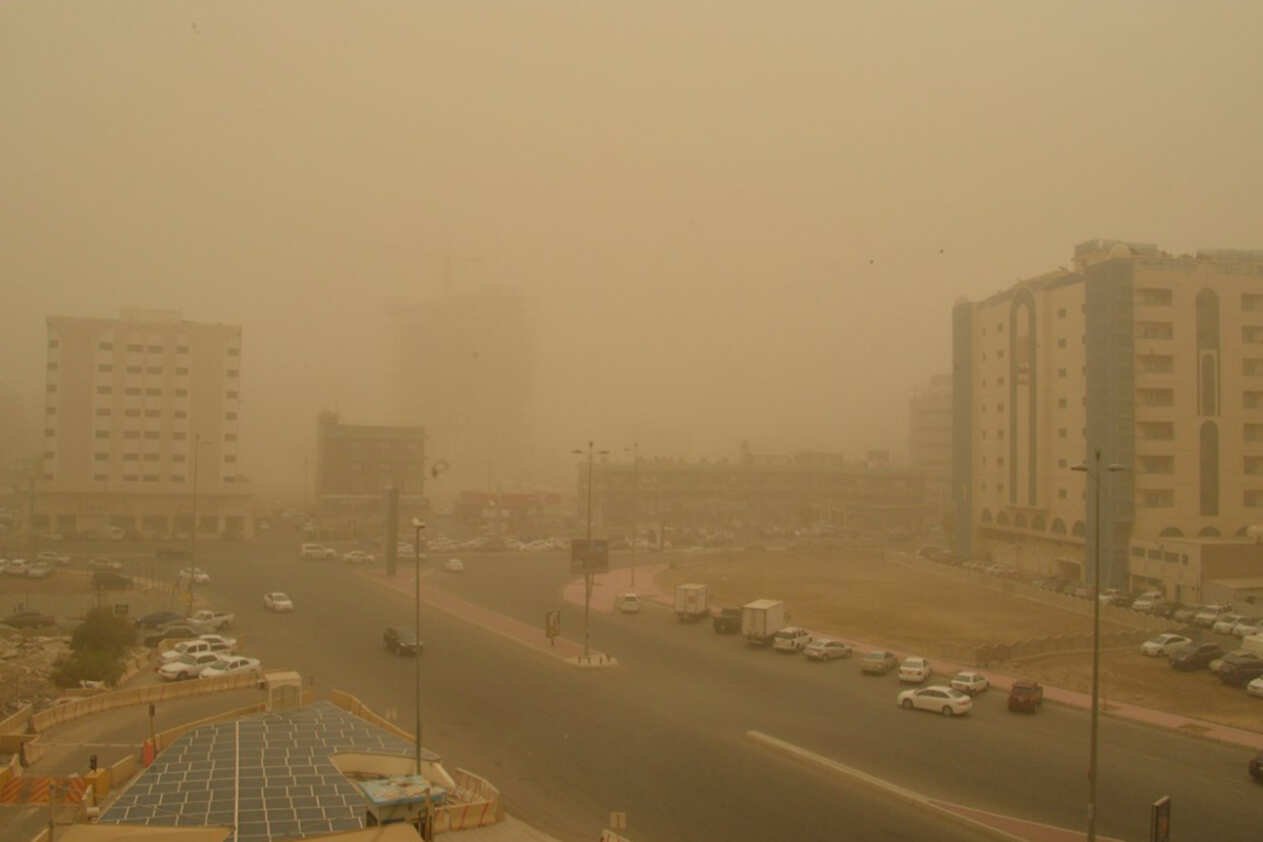 سحب ممطرة مصحوبة برياح نشطة على بعض مناطق المملكة.. السبت