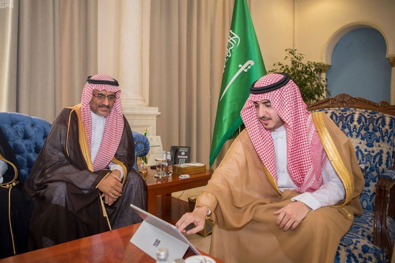 أمير الجوف يُطلق برنامج «المسعف الإلكتروني» ونظام تتبع المركبات