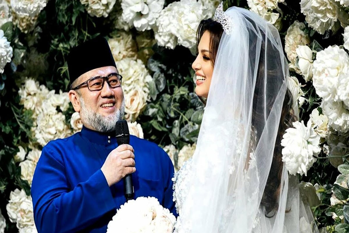 «ديلي ميل»: ملك ماليزيا السابق يطلق زوجته ملكة الجمال الروسية