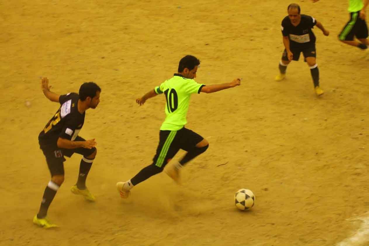 بالصور.. شباب جبال الحشر يحلمون بملعب أخضر و700 متر أسفلت
