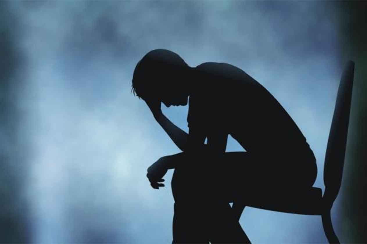 المرأة أكثر إصابةً بـ«أزمة منتصف العمر».. وخبير نفسي يفسر الظاهرة لـ«عاجل»