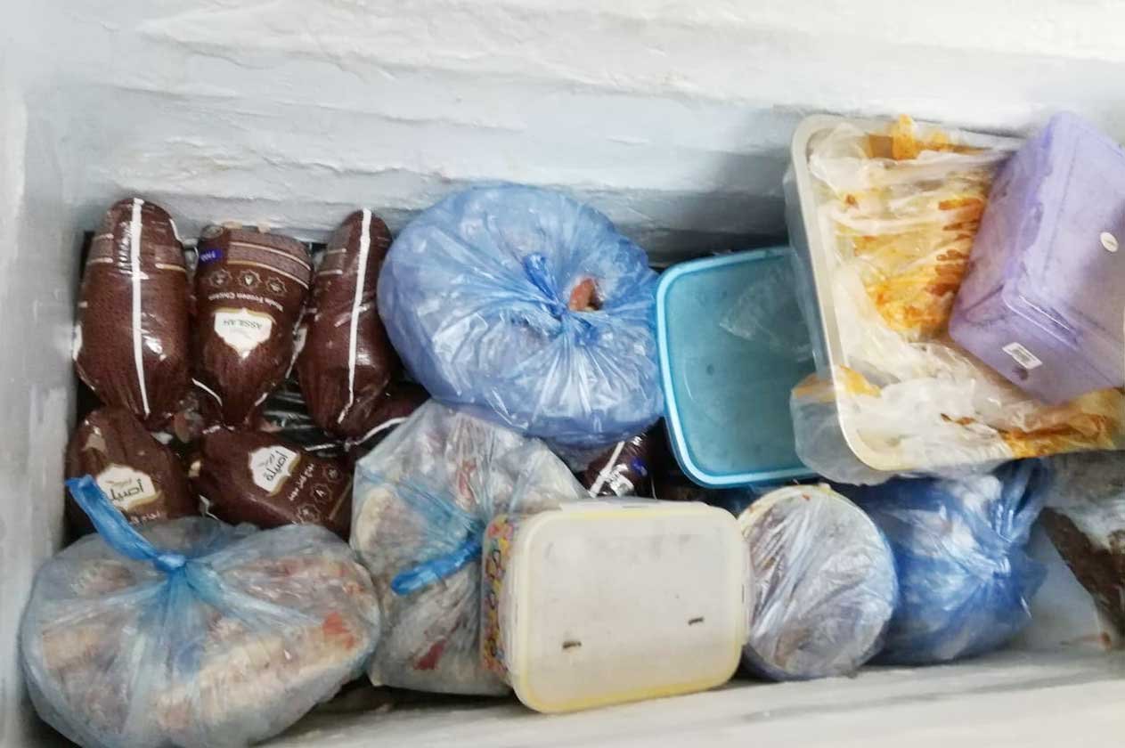 ضبط شقة تُستخدم في تصنيع المواد الغذائية المجهولة غرب عرعر