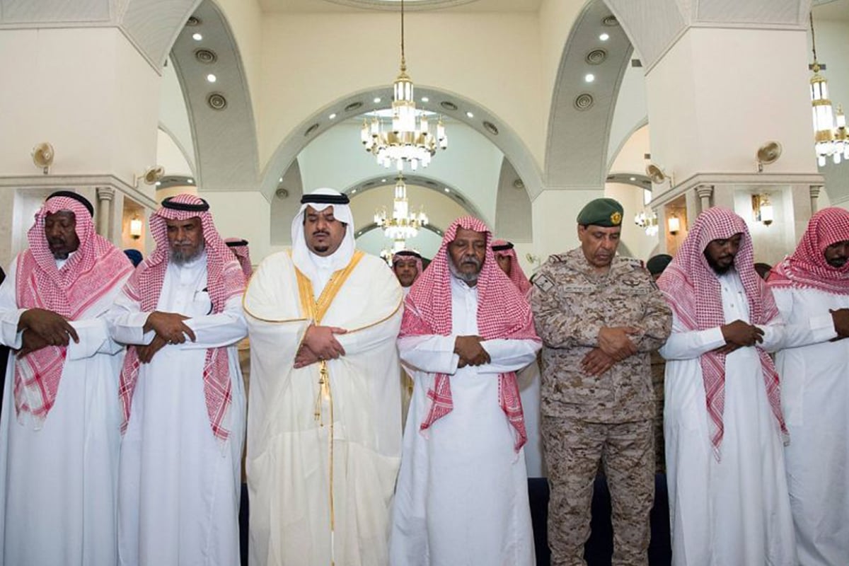 أمير الرياض بالنيابة ينقل تعازي القيادة لأسر الشهيدين الصيعري وشراحيلي