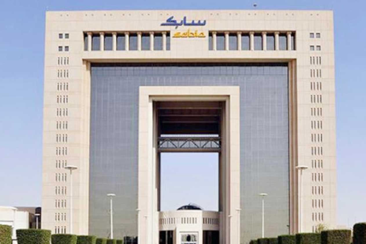 رئيس «سابك»: لسنا مهتمين بالاستحواذ على «كلارينت» السويسرية