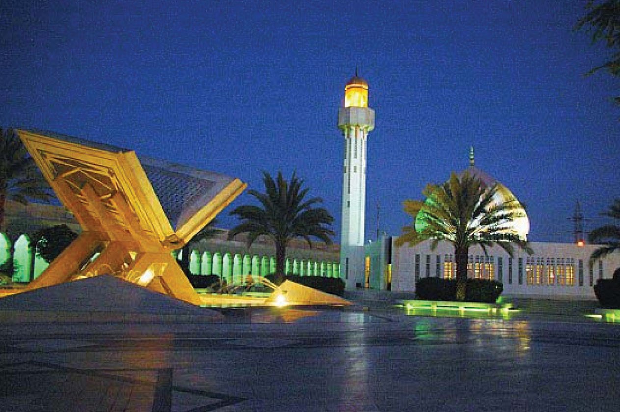 وزير الشؤون الإسلامية يوجه بتزويد المشاعر المقدسة بـ120 ألف نسخة من المصحف