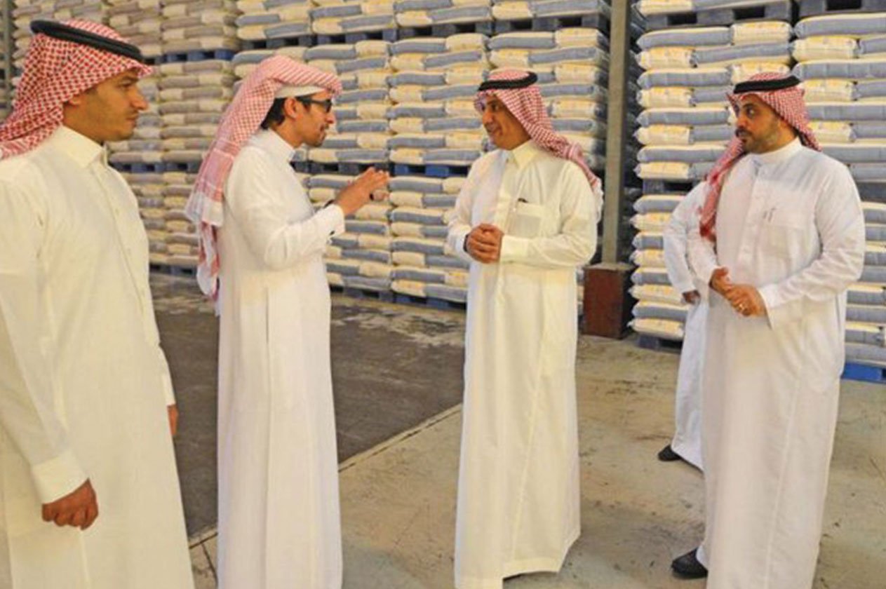 محافظ مؤسسة الحبوب يتأكَّد من توفير الخبز ومنتجات الدقيق للحجاج