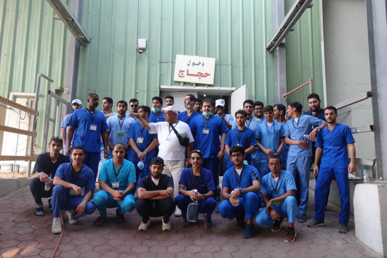 بالصور.. فريق متخصص من جامعة القصيم يشارك في «مشروع الأضاحي» بالحج
