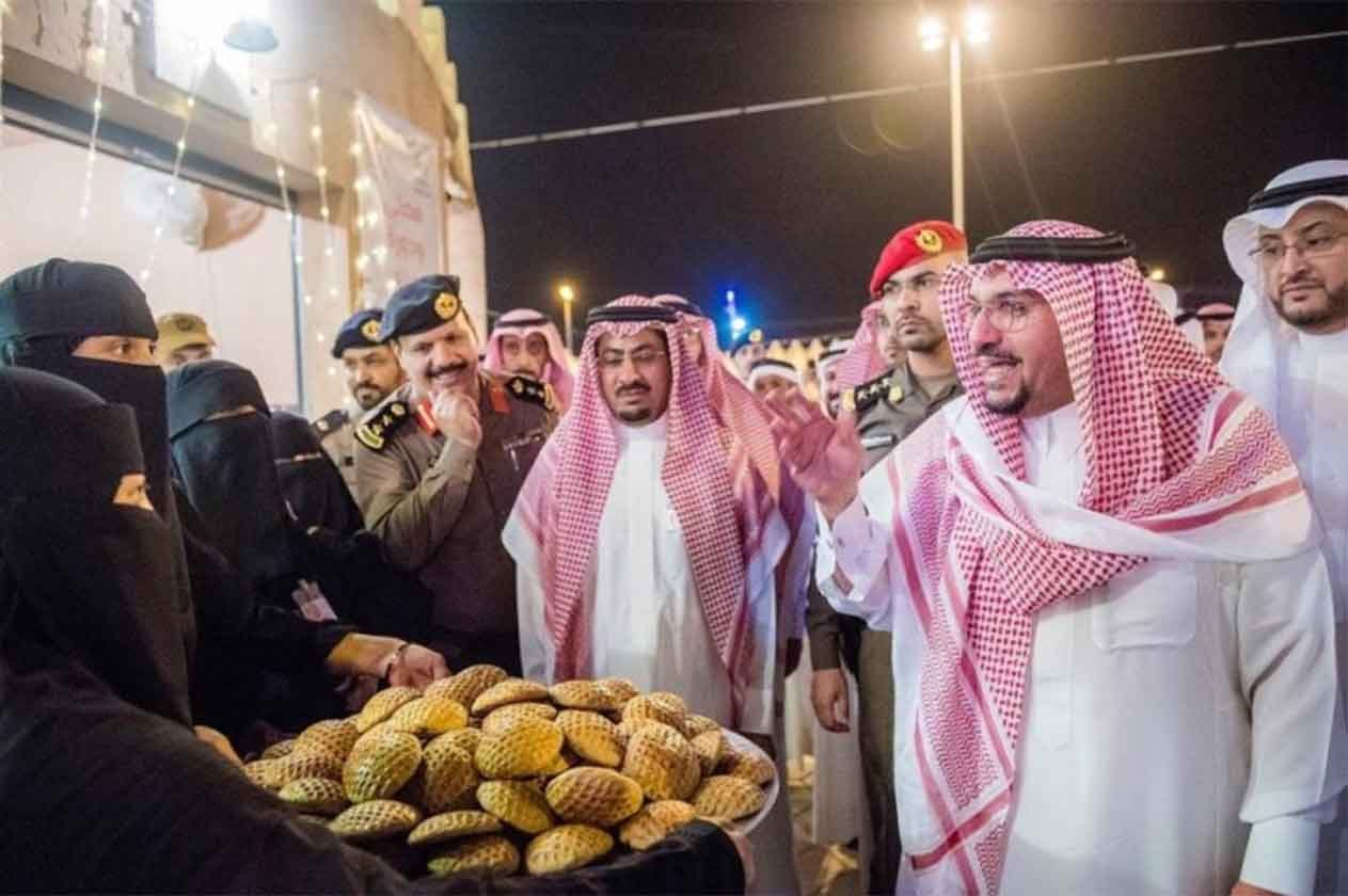 أمير القصيم يرعى «اليوم الذهبي» لمهرجان تمور رياض الخبراء