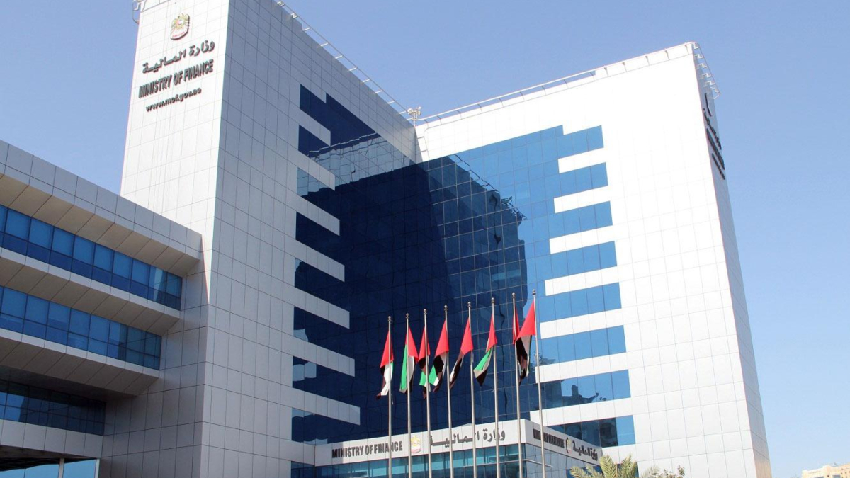 الإمارات تفرض ضرائب على منتجات التدخين الإلكتروني والمشروبات المحلاة