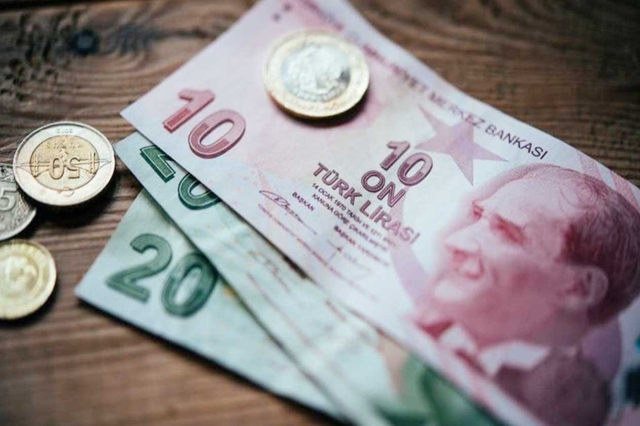 تراجع «الليرة» يعمّق أزمة اقتصاد أردوغان.. وتحذير: القوة الشرائية تتآكل