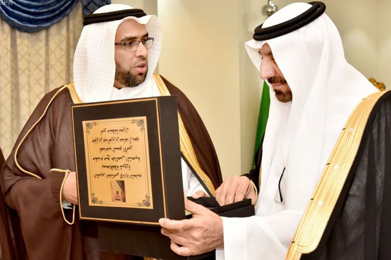 بالصور.. أمير نجران يطلع على جاهزية تعليم شرورة للعام الدراسي