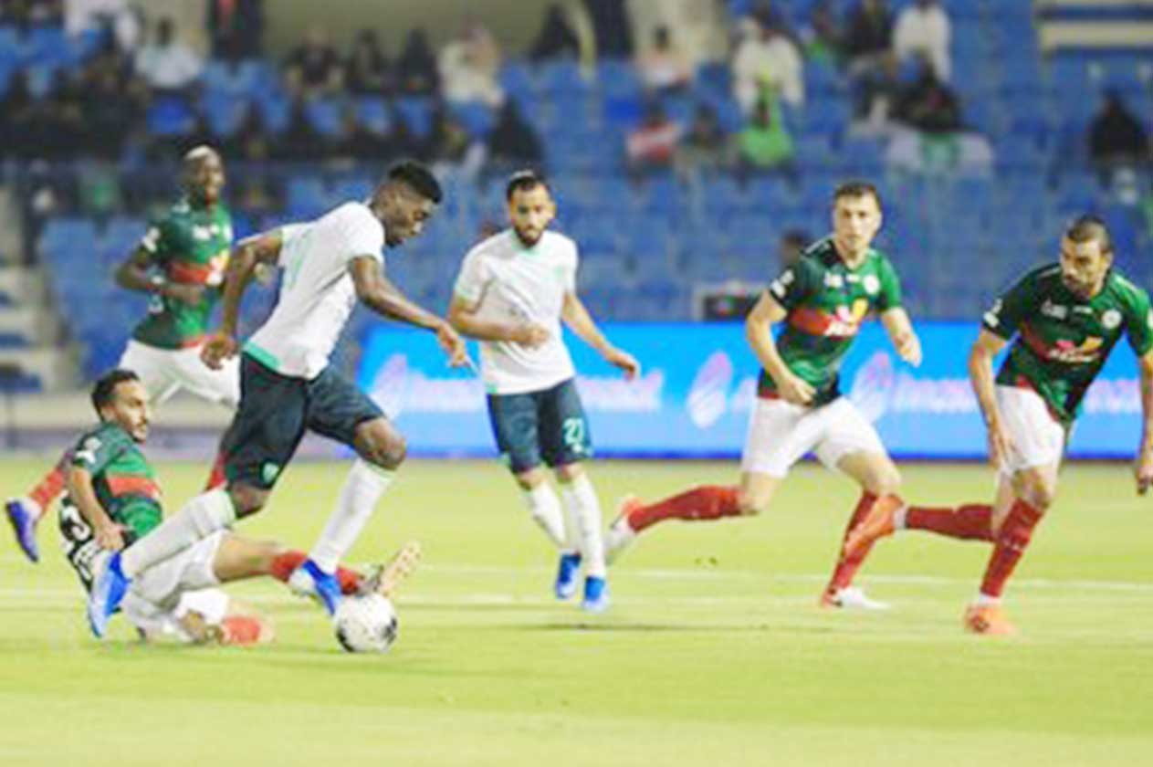 فوز صعب للأهلي على الاتفاق بدوري المحترفين بعشرة لاعبين