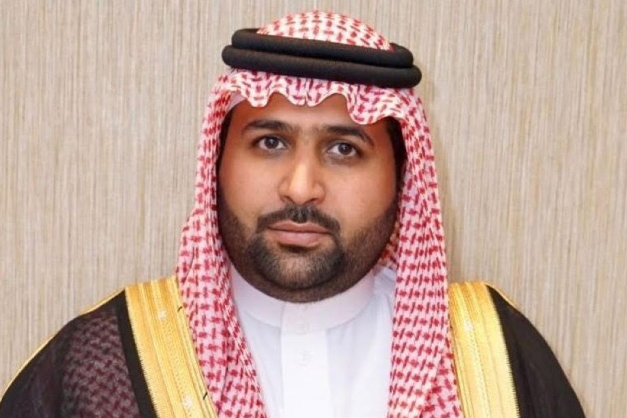 أمير جازان بالنيابة ينقل تعازي القيادة لذوي الشهيدين حبيب والغزواني