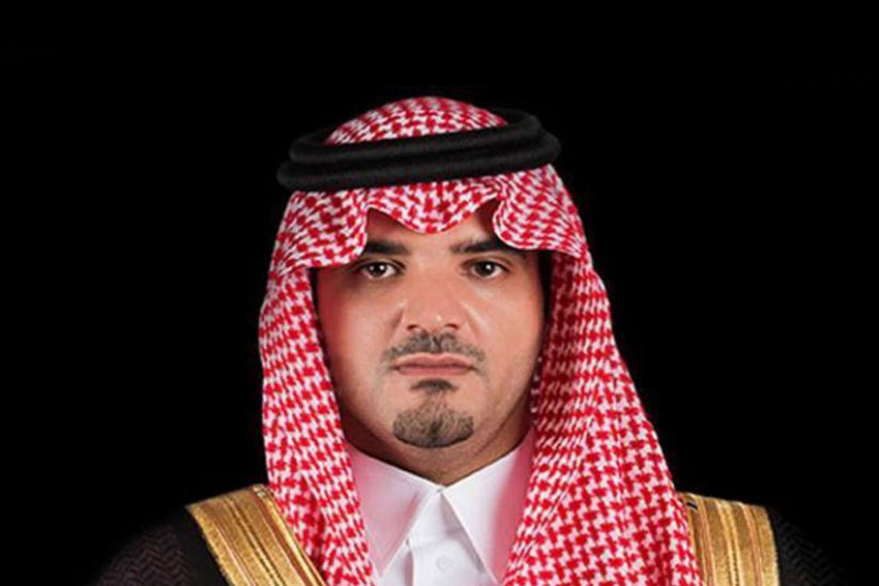 وزير الداخلية يوجّه بمكافأة لذوي شهيد وادي الحائر