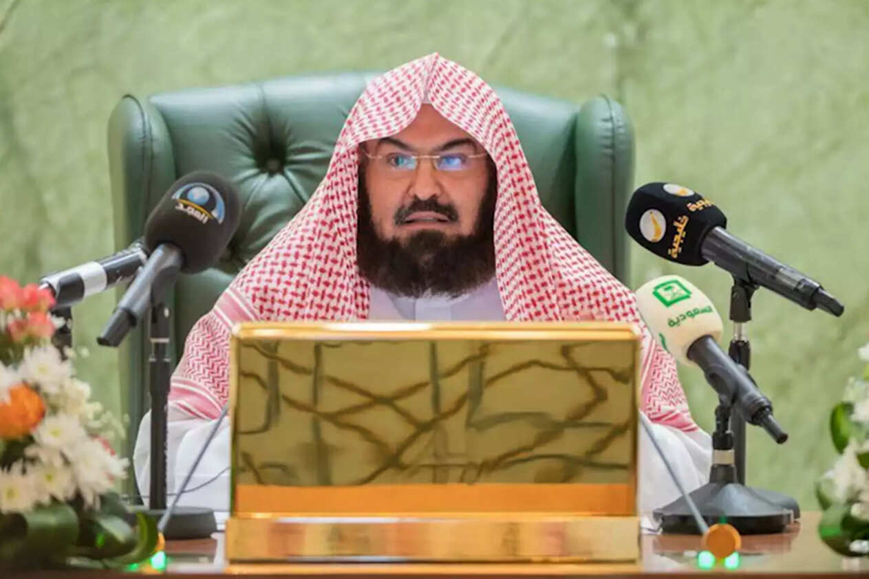 السديس: مسابقة الملك عبدالعزيز الدولية لحفظ القرآن الكريم تنشر وسطية الدين الحنيف
