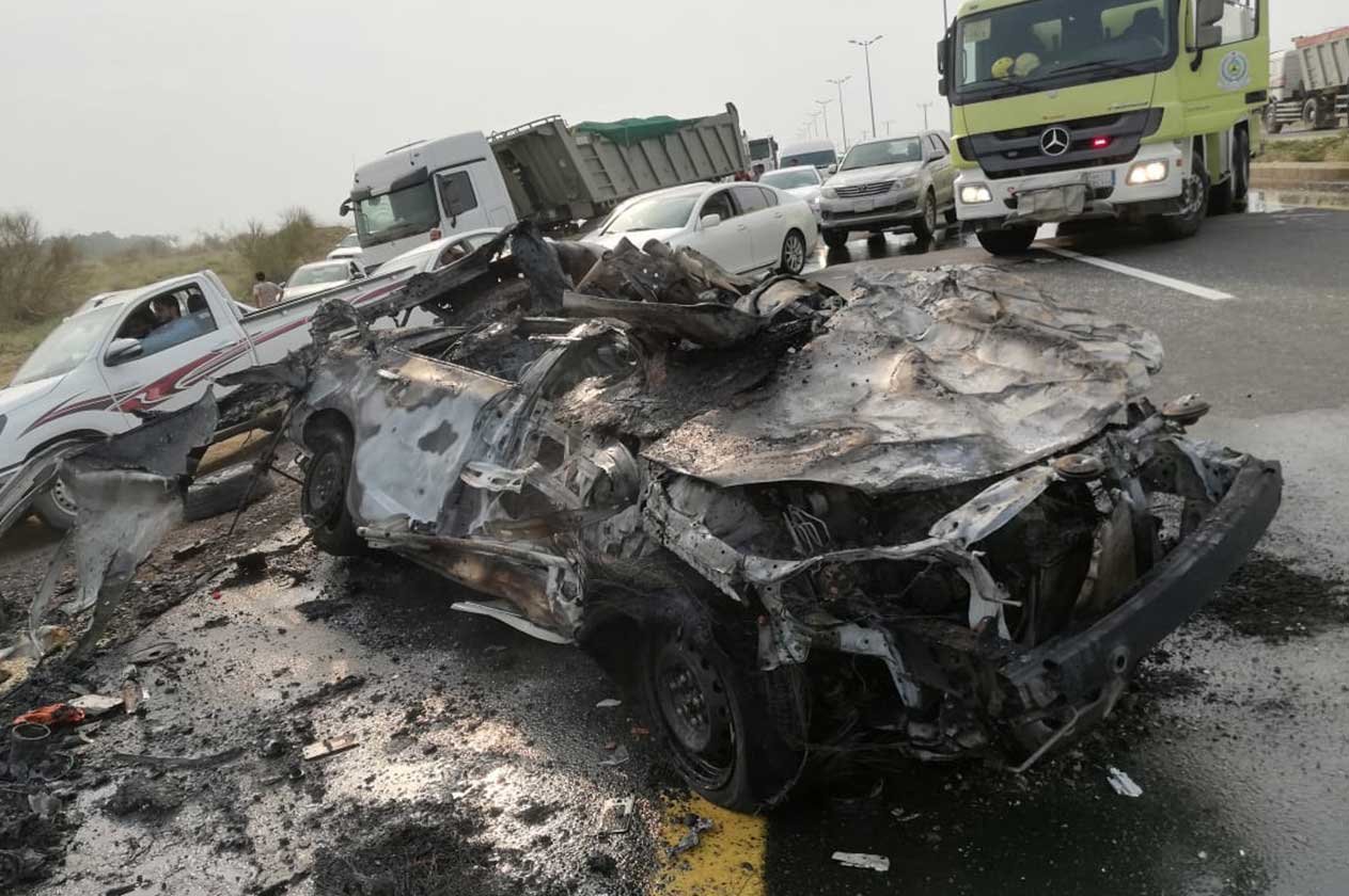 ‪   مصرع 3 شباب وإصابة رابع في تصادم مروِّع بجازان‬‬‬‬