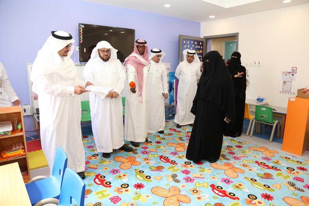 آل الشيخ يتابع مشاريع التعليم العام بالمدينة ويرصد تجهيزات المرافق التعليمية