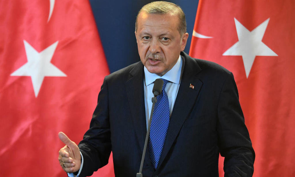 أردوغان يتاجر بآلام اللاجئين لابتزاز أوروبا ويتراجع عن لهجته التصعيدية مع أمريكا