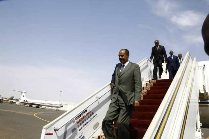 بالصور.. رئيس أريتريا يزور السودان لأول مرة منذ 5 سنوات