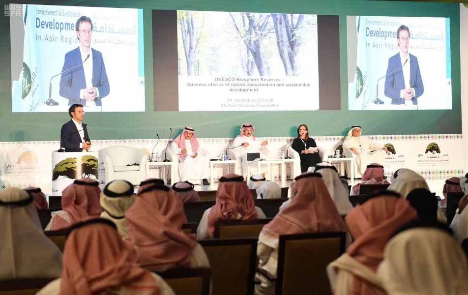 بالصور.. أمير عسير يرأس الجلسة الخامسة للمؤتمر الدولي للبيئات الجبلية