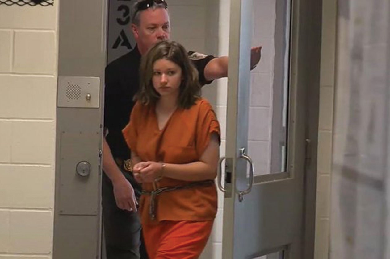القبض على فتاة أمريكية خطَّطت لقتل 400 شخص