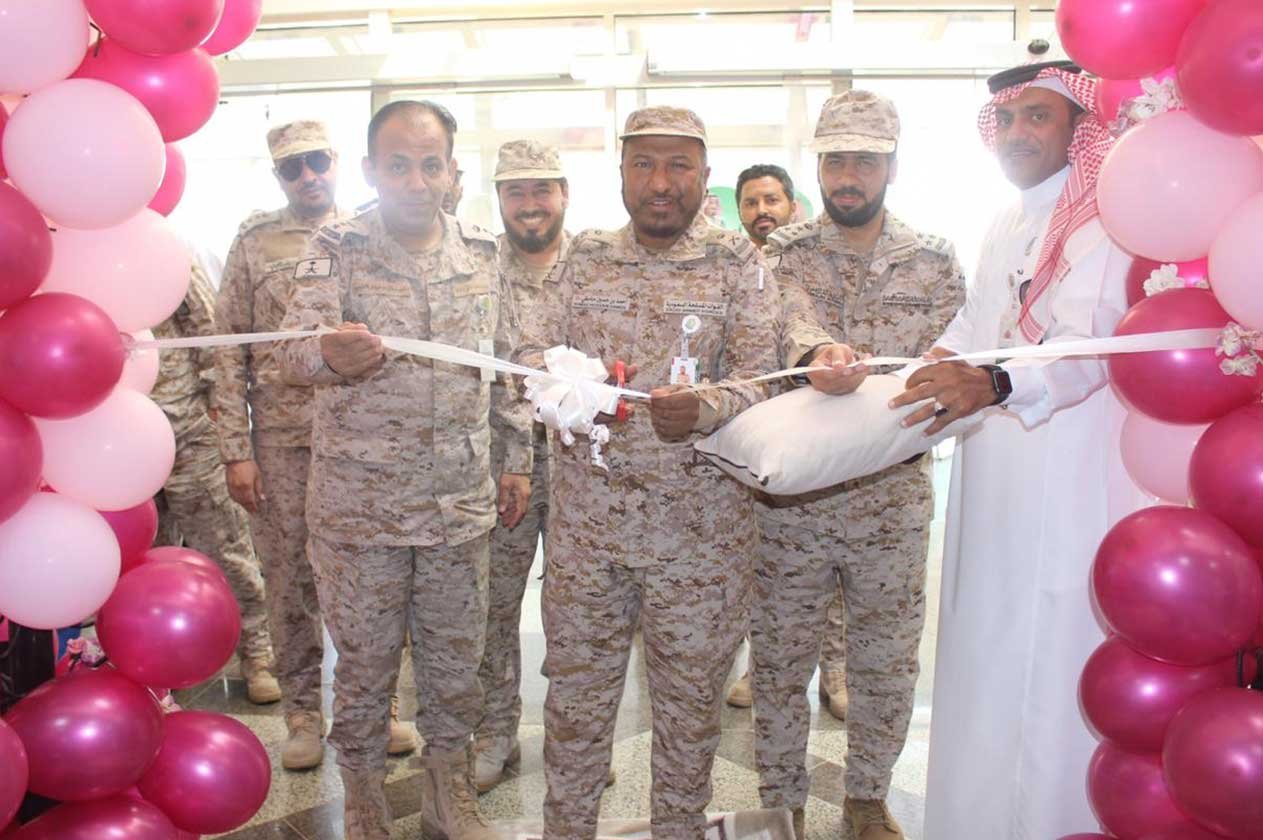 بالصور.. مدير مستشفى القوات المسلحة بجازان يدشن معرض يوم الصيدلي السعودي